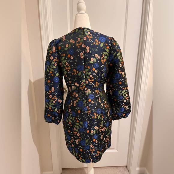NWOT Navy Floral Brocade Mini Size 4 - Picture 3 of 5